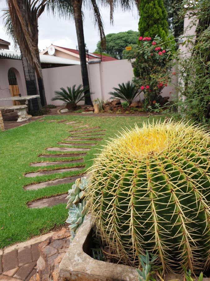 Invite Guest House - Self Catering Accommodation In Vanderbijlpark Luaran gambar