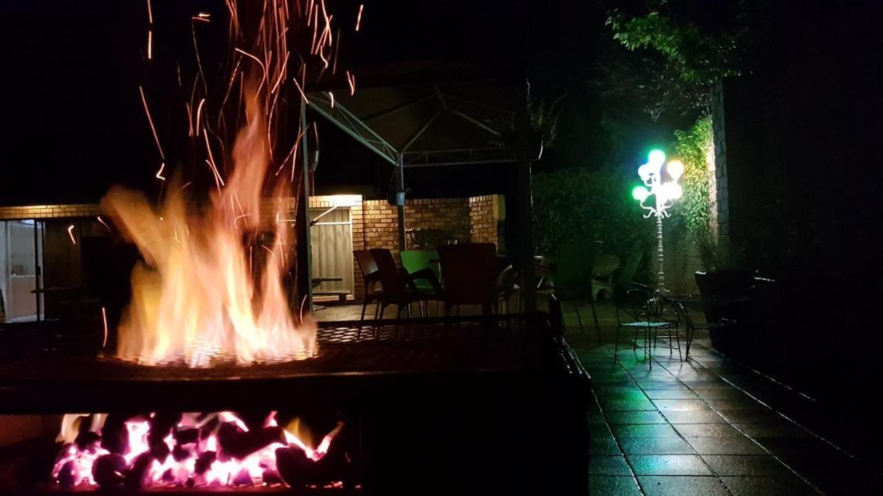 Invite Guest House - Self Catering Accommodation In Vanderbijlpark Luaran gambar