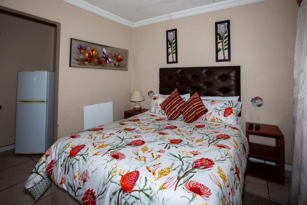 Invite Guest House - Self Catering Accommodation In Vanderbijlpark Luaran gambar