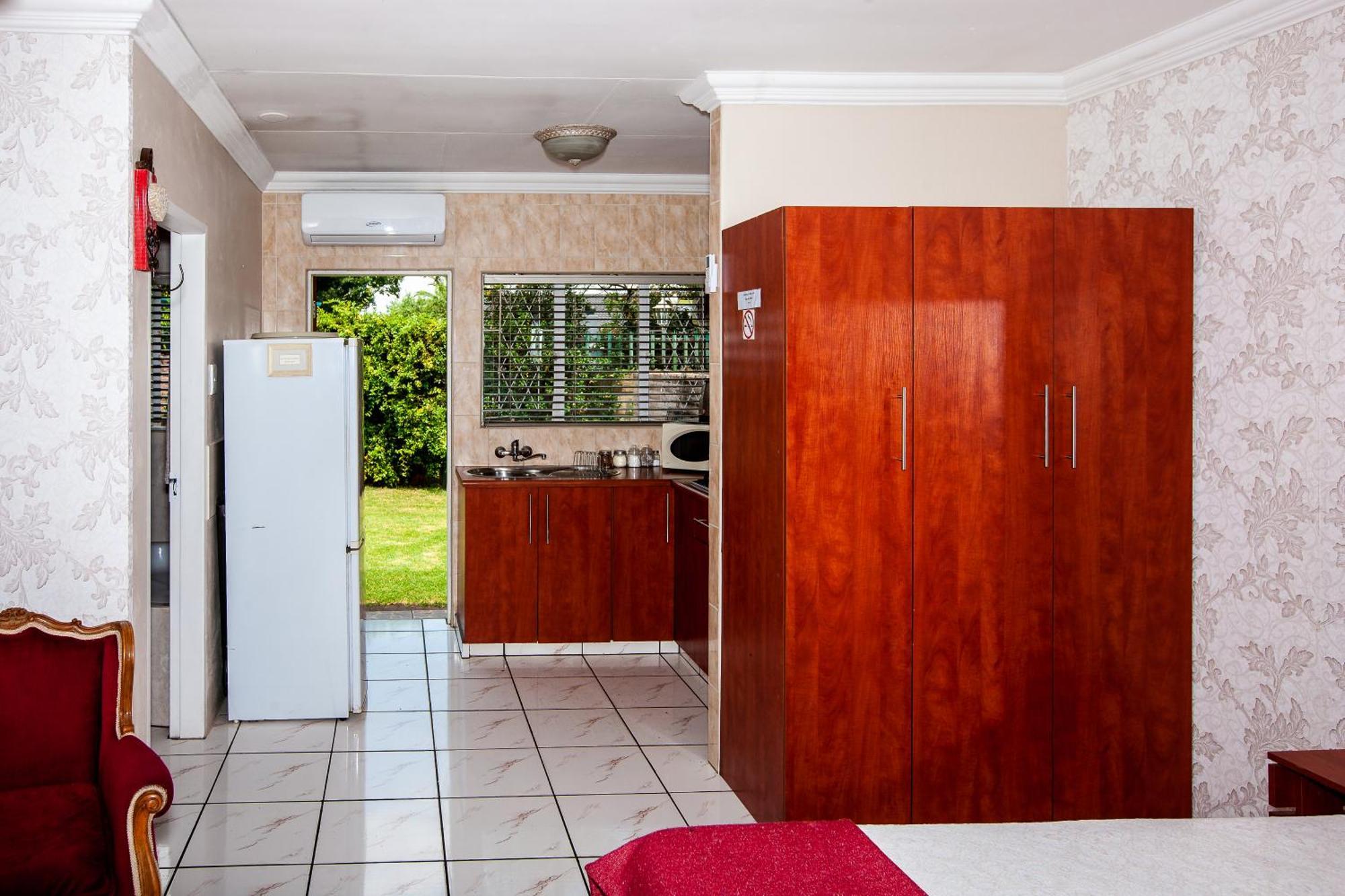 Invite Guest House - Self Catering Accommodation In Vanderbijlpark Luaran gambar