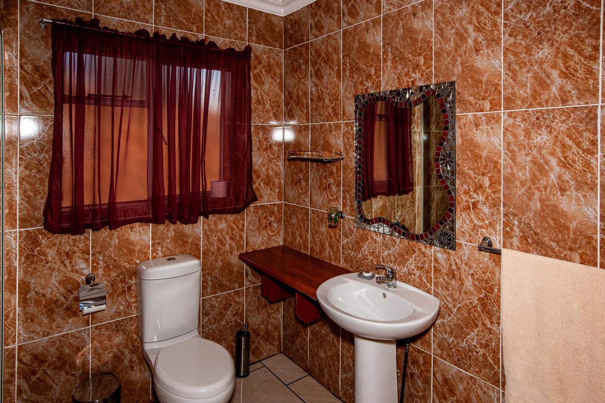 Invite Guest House - Self Catering Accommodation In Vanderbijlpark Luaran gambar