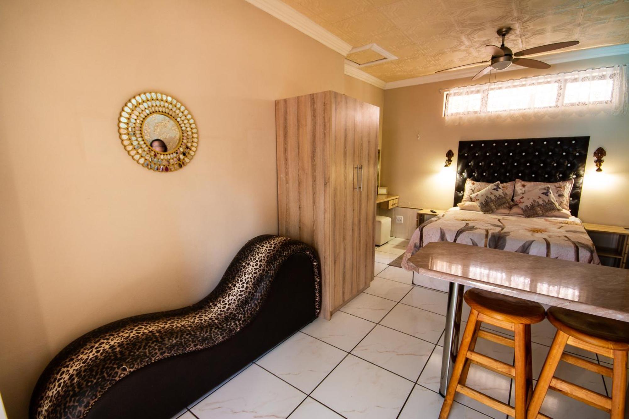 Invite Guest House - Self Catering Accommodation In Vanderbijlpark Luaran gambar