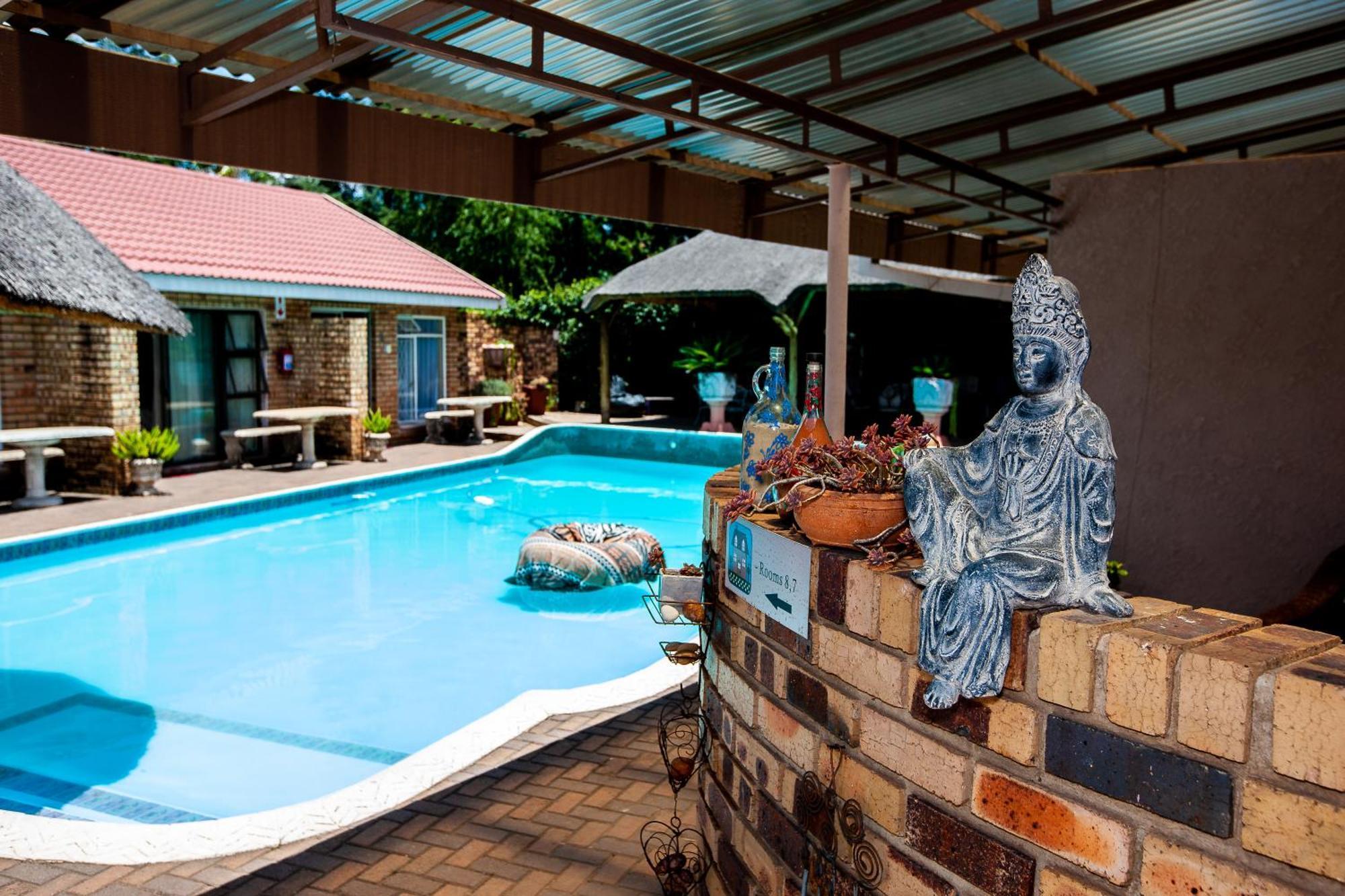 Invite Guest House - Self Catering Accommodation In Vanderbijlpark Luaran gambar