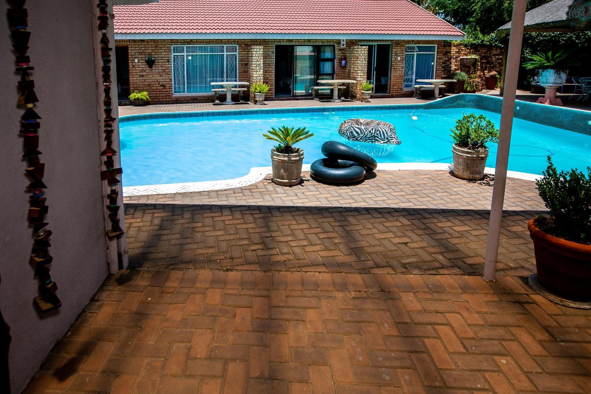 Invite Guest House - Self Catering Accommodation In Vanderbijlpark Luaran gambar