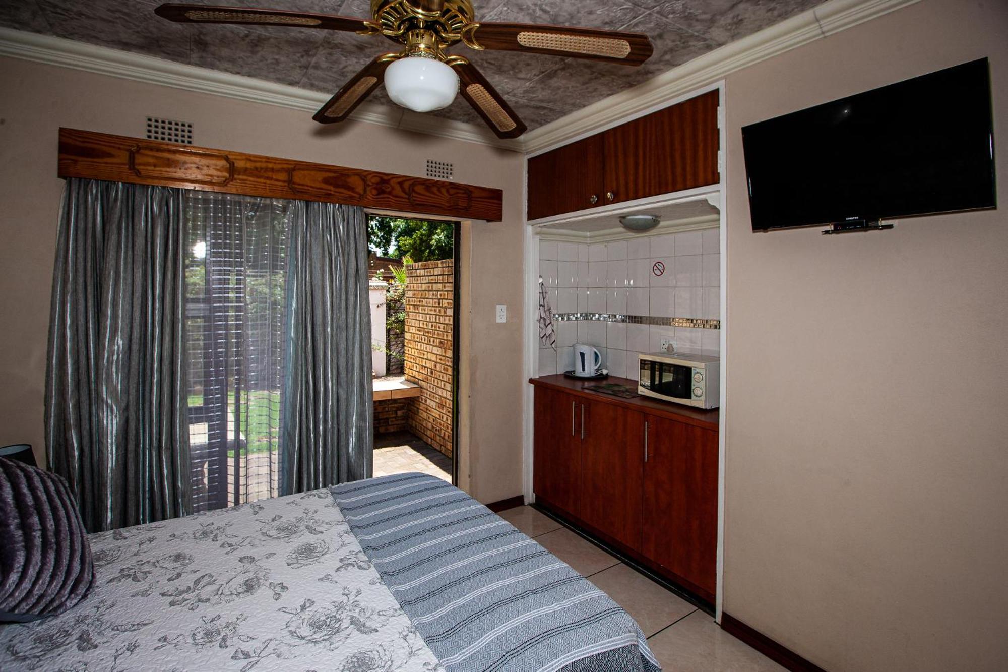 Invite Guest House - Self Catering Accommodation In Vanderbijlpark Luaran gambar